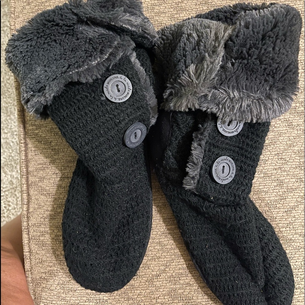 Comfortable black winter boots with buttons size 10